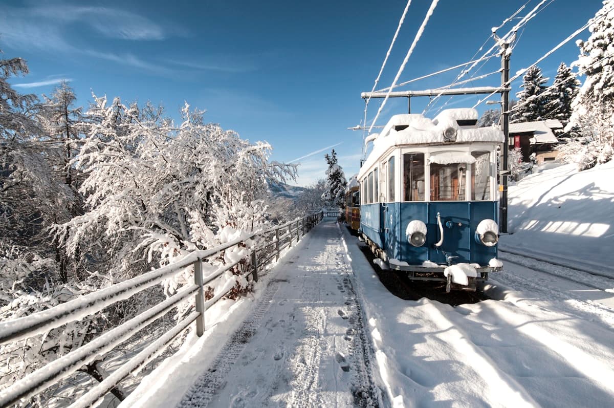 Verschneite Gleisanlage im Winter
